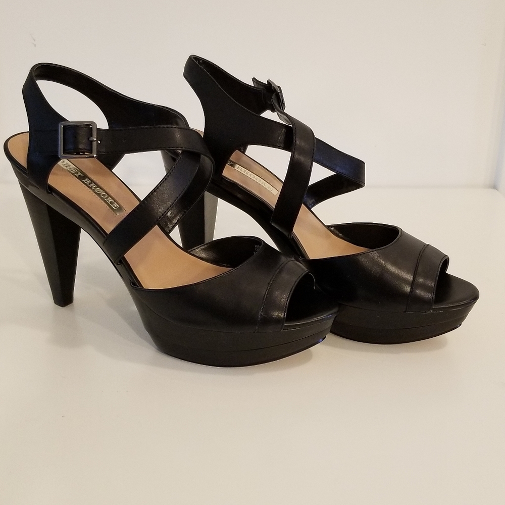 Audrey Brooke Sandal